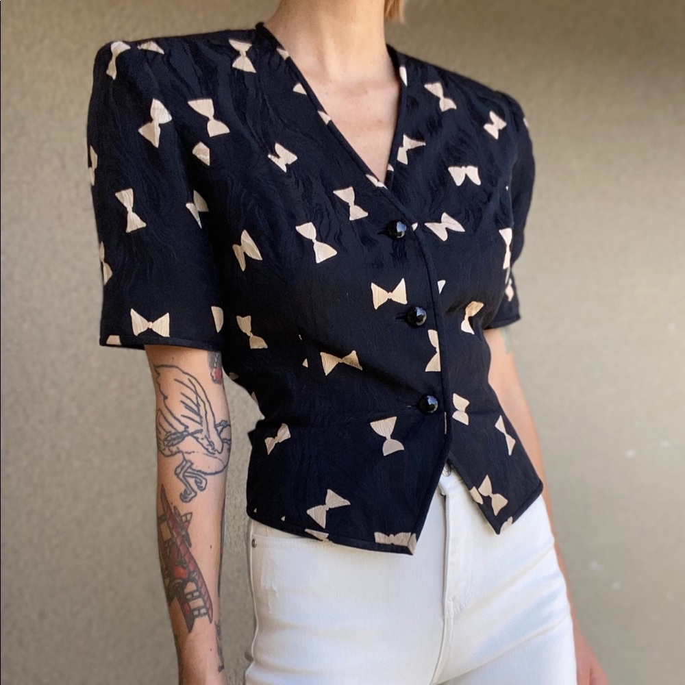Vtg 80’s glam silk bow print puff sleeve blazer